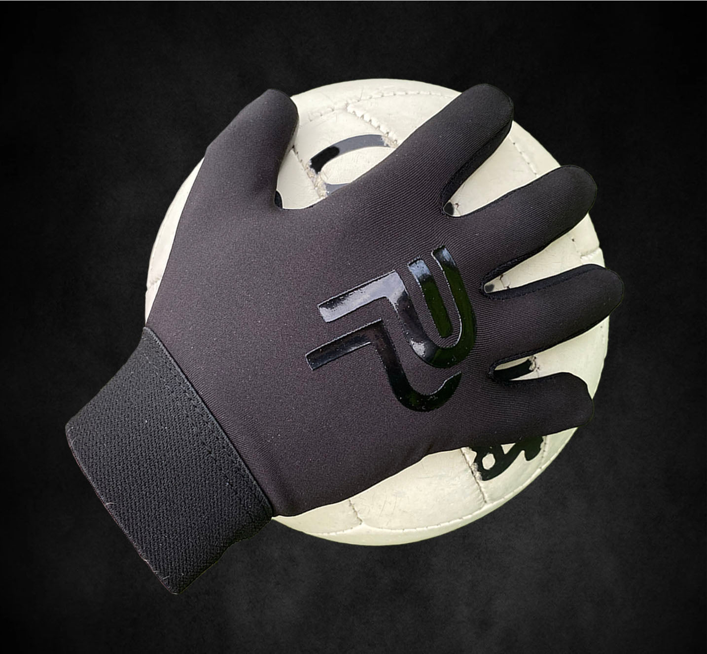 Strapless Black Out Gaelic Gloves
